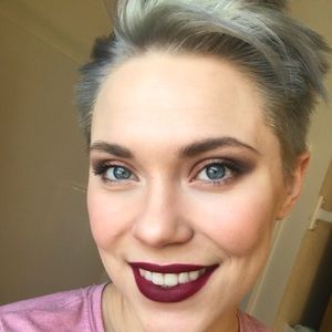 Meet your Posher, Alexis